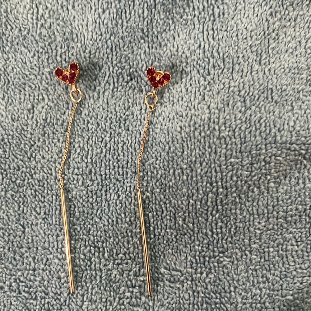 Heart dangling earrings, pink stones